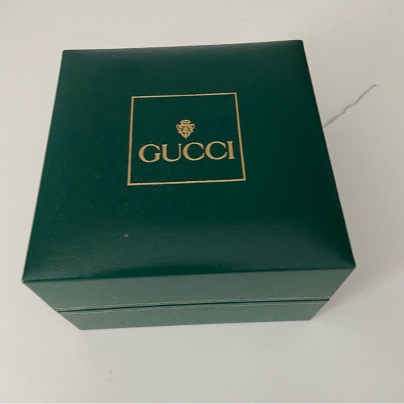 Gucci Interchangeable Bezel Watch with box and 5 bezels - Picture 3 of 5